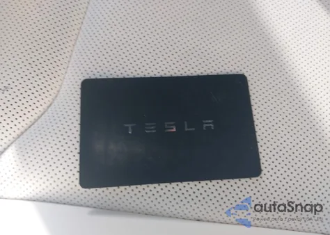 2025 Tesla Model 3 Long Range All-Wheel Drive z USA, uszkodzony, nr VIN 5YJ3E1EB5SF888425